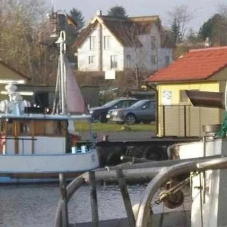 Reetdachhaus Im Fischerdorf *